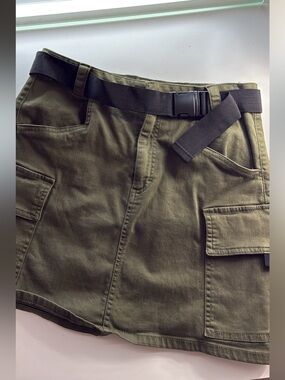 Garage buckle skirt
